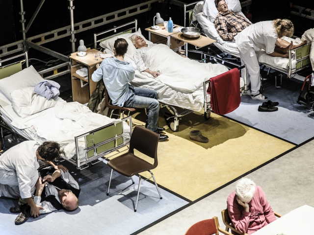 Документация спектакля "Забота о", Национальный театр Осло, фотограф: Gisle Bjørneby, 2014